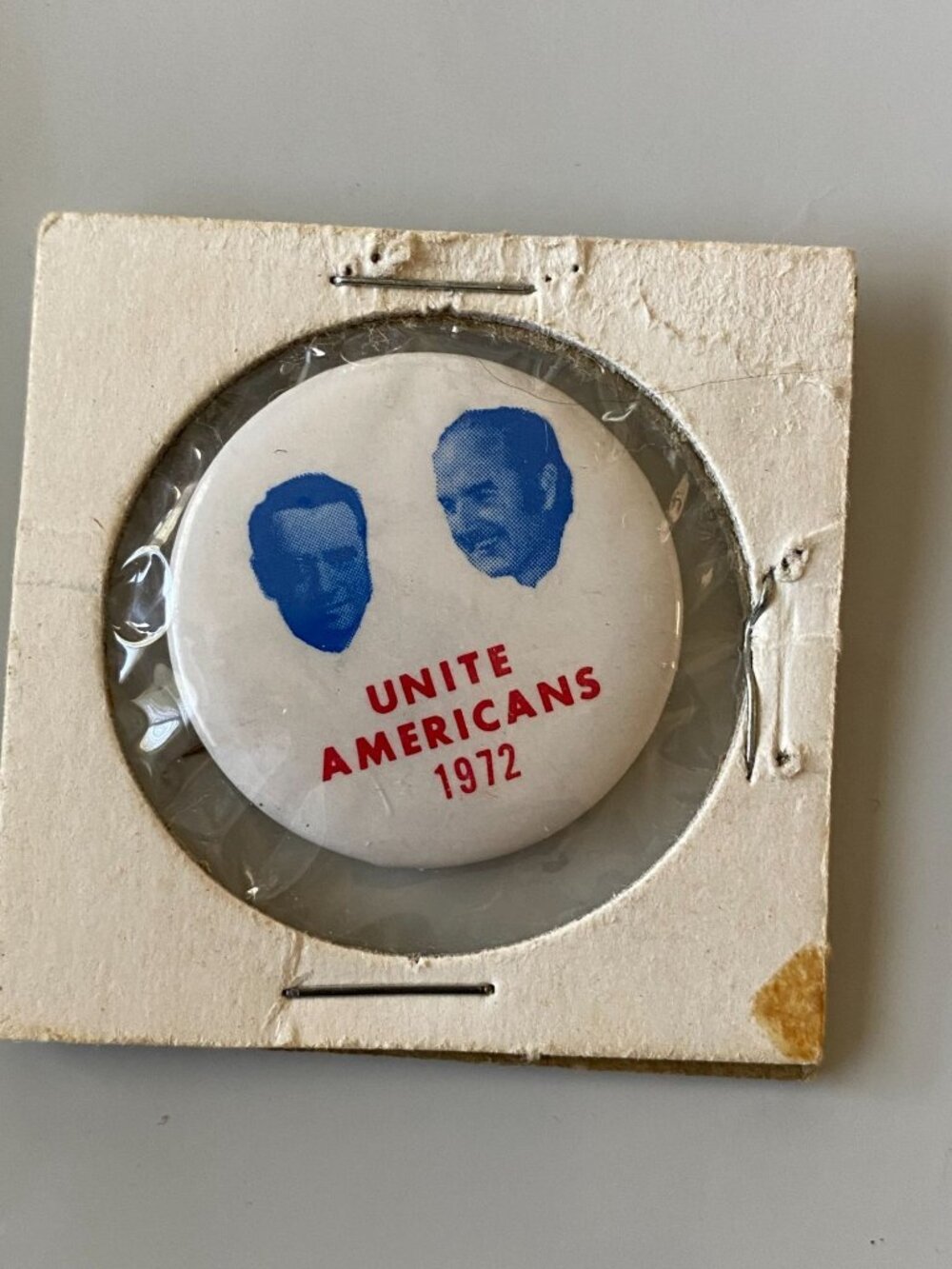 Vintage 1972 George McGovern for President Unite Americans Pinback button